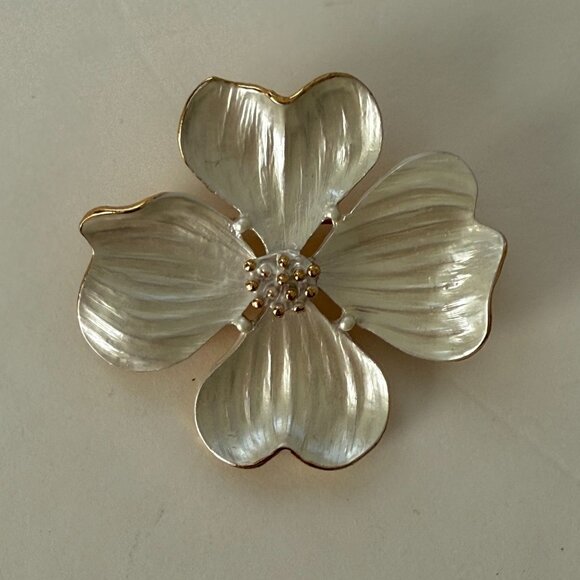 Vintage Gold-Tone & Pearl White Dogwood Flower Brooch Pin - Picture 1 of 3
